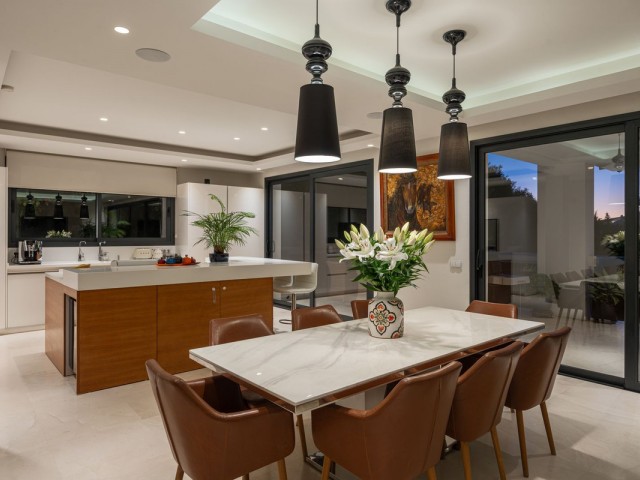 6 Schlafzimmer Villa in Nueva Andalucía