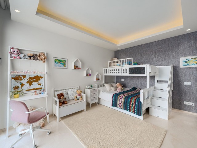 6 Schlafzimmer Villa in Nueva Andalucía