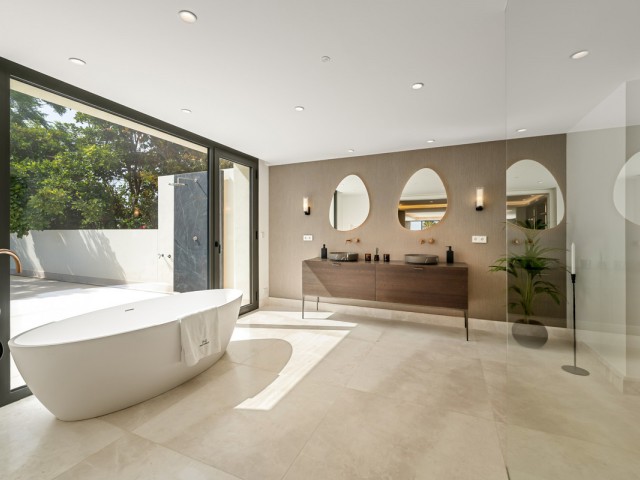 5 Bedrooms Villa in The Golden Mile