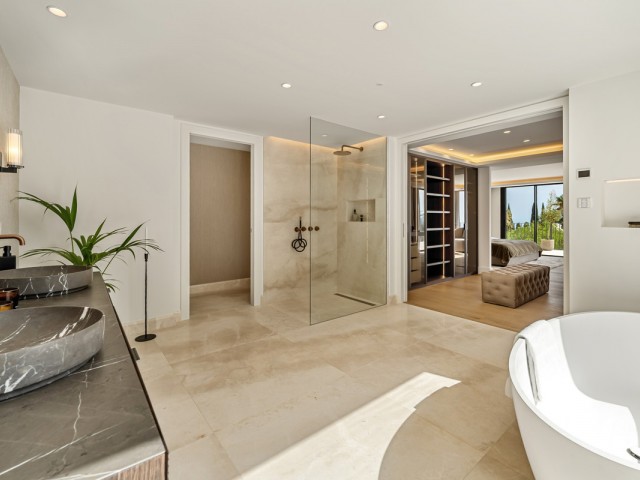 5 Bedrooms Villa in The Golden Mile