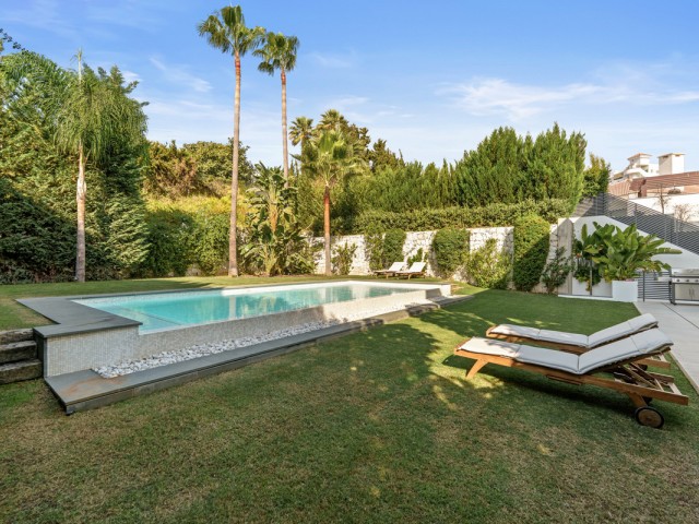 5 Schlafzimmer Villa in Nueva Andalucía