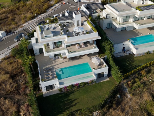 6 Soveroms Villa i Estepona