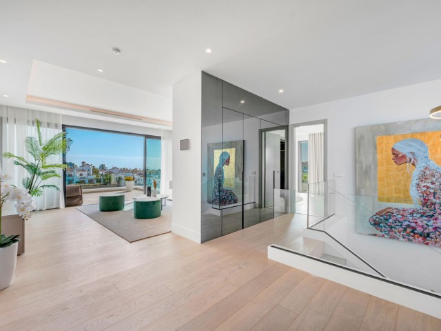 6 Soveroms Villa i Estepona