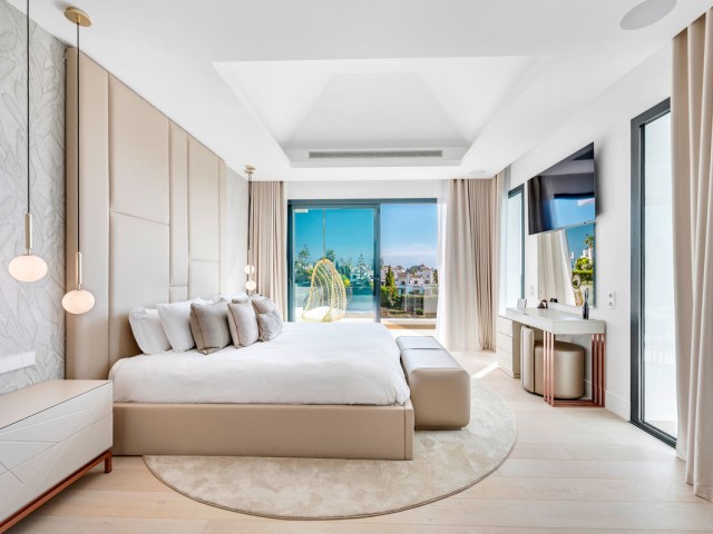 6 Soveroms Villa i Estepona