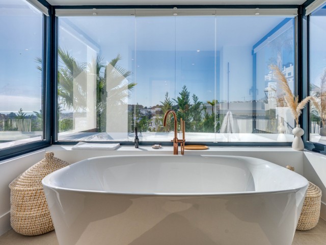 6 Soveroms Villa i Estepona