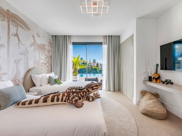 6 Soveroms Villa i Estepona