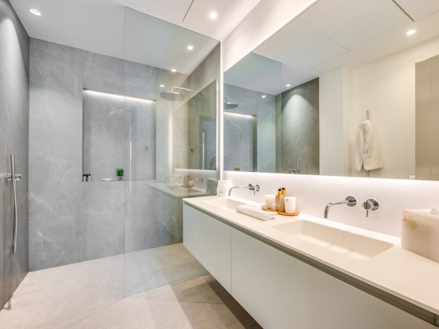 6 Soveroms Villa i Estepona