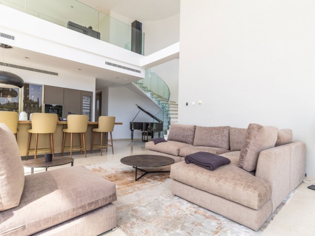 6 Bedrooms Villa in Benahavís