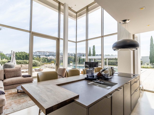 6 Bedrooms Villa in Benahavís