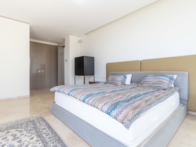 6 Bedrooms Villa in Benahavís