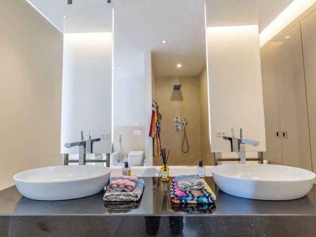 6 Bedrooms Villa in Benahavís