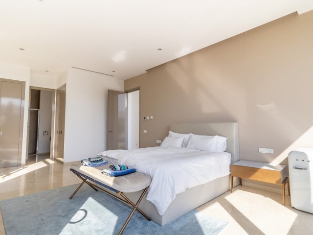 6 Bedrooms Villa in Benahavís