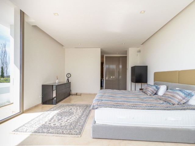 6 Bedrooms Villa in Benahavís