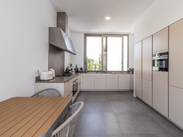 6 Bedrooms Villa in Benahavís