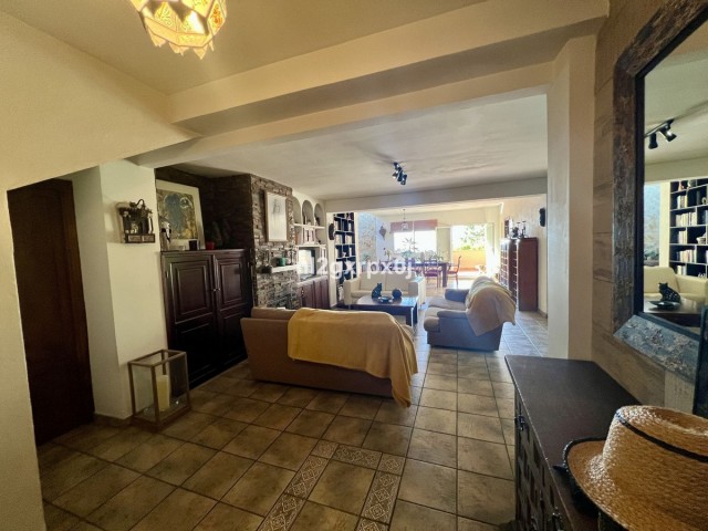 5 Bedrooms Villa in Marbella