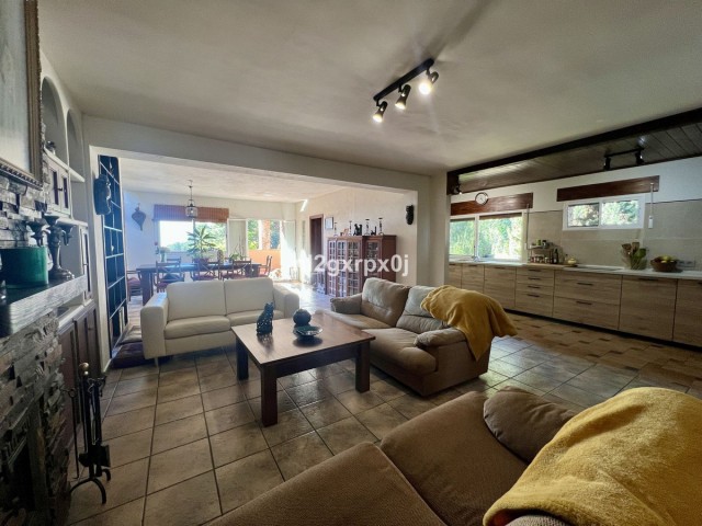 5 Bedrooms Villa in Marbella