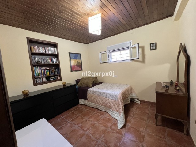 5 Bedrooms Villa in Marbella