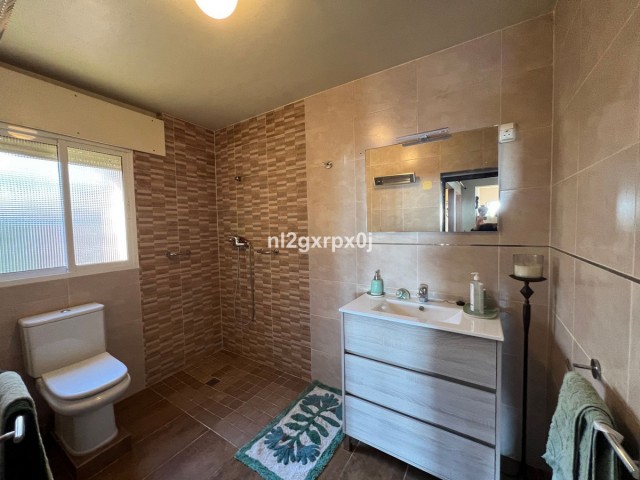 5 Bedrooms Villa in Marbella