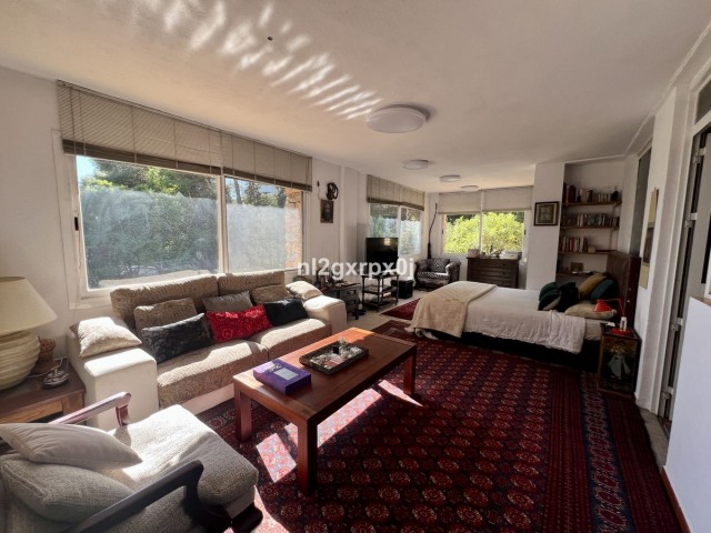 5 Bedrooms Villa in Marbella