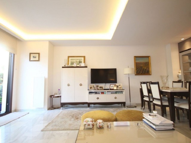 5 Slaapkamer Rijtjeshuis in Marbella