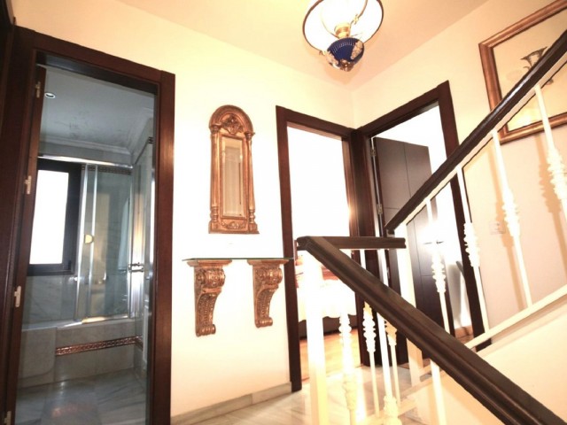 5 Slaapkamer Rijtjeshuis in Marbella