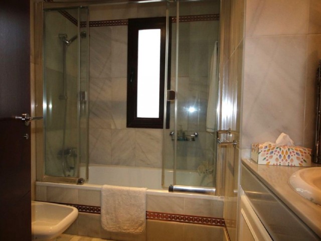 5 Slaapkamer Rijtjeshuis in Marbella