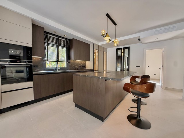 5 Bedrooms Villa in Nueva Andalucía