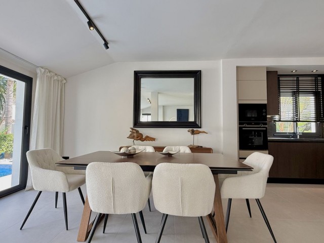 5 Bedrooms Villa in Nueva Andalucía