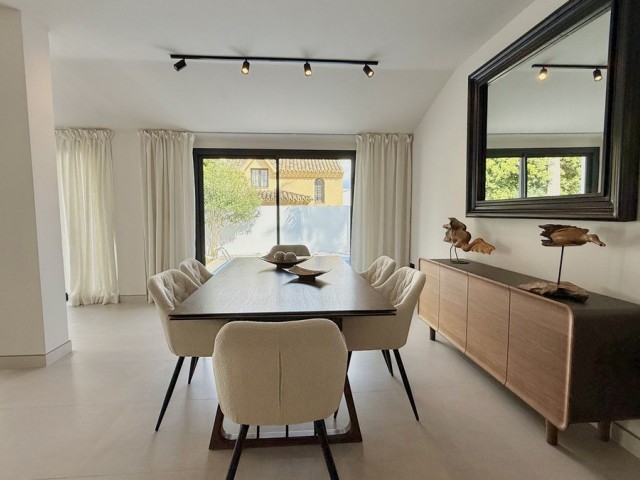 5 Bedrooms Villa in Nueva Andalucía