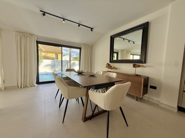 5 Bedrooms Villa in Nueva Andalucía