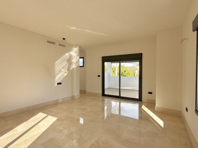 5 Bedrooms Villa in Nueva Andalucía