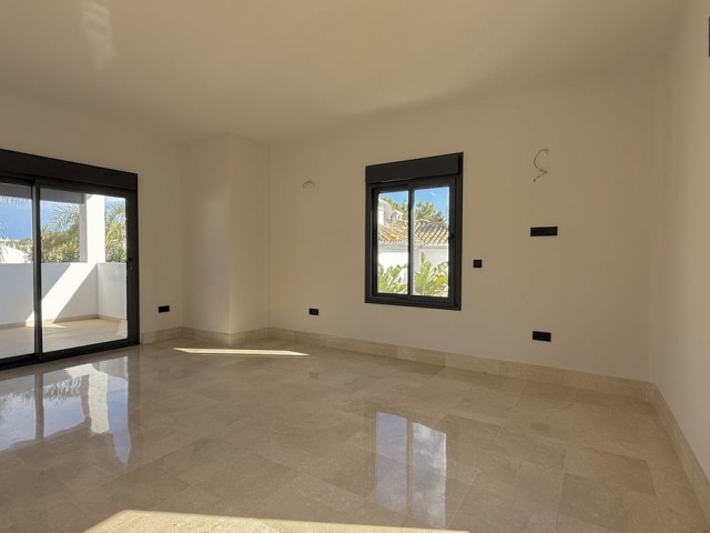 5 Bedrooms Villa in Nueva Andalucía