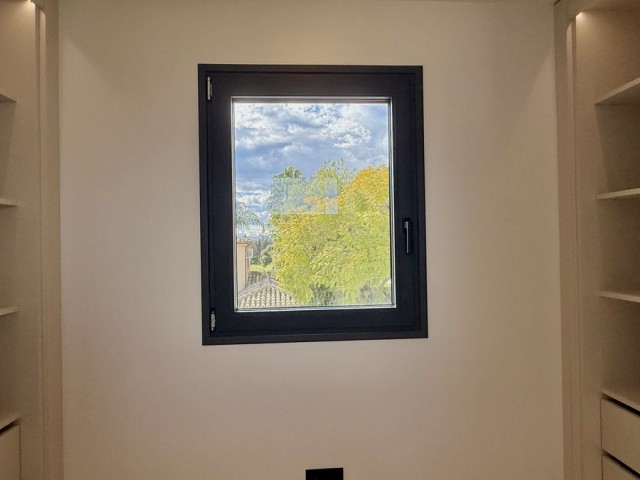 5 Bedrooms Villa in Nueva Andalucía