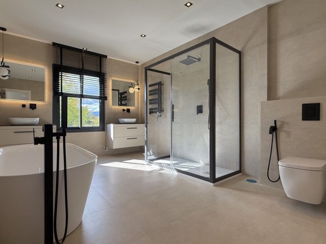 5 Bedrooms Villa in Nueva Andalucía