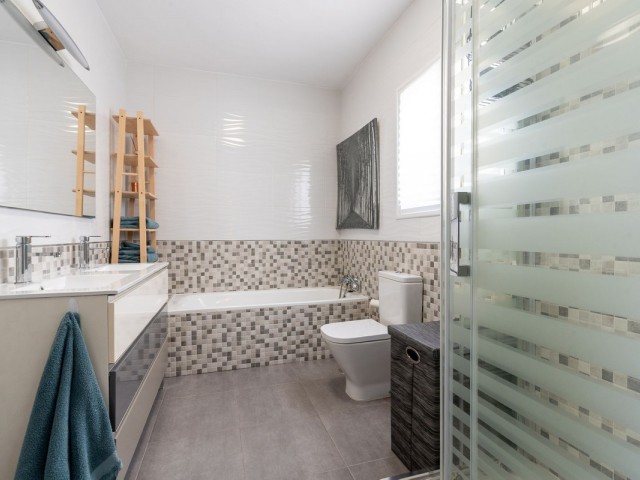 Maison mitoyenne avec 3 Chambres  à Benalmadena Pueblo