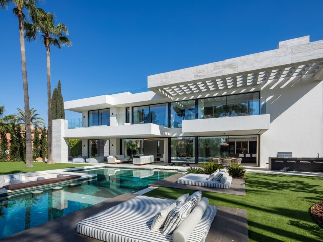 6 Makuuhuoneen Huvila Nueva Andalucía