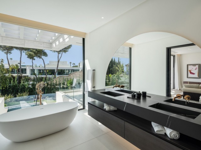 6 Makuuhuoneen Huvila Nueva Andalucía