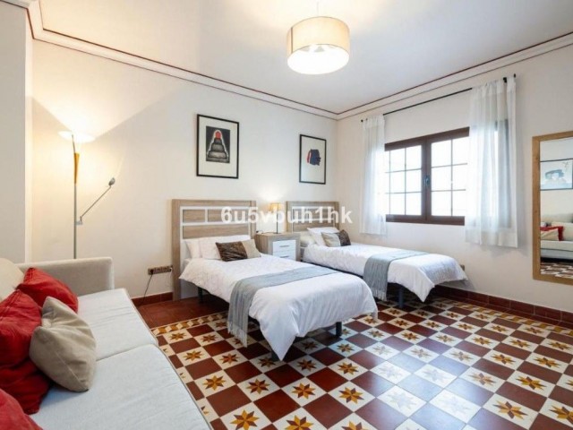 5 Bedrooms Townhouse in Fuengirola