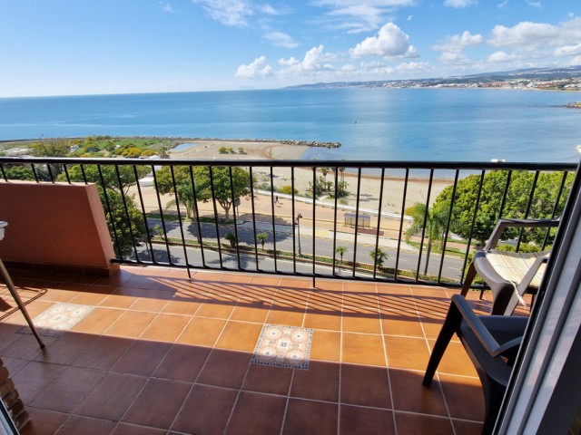 Apartamento con 3 Dormitorios  en Estepona