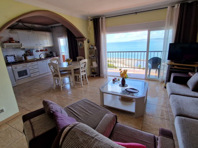Apartamento con 3 Dormitorios  en Estepona