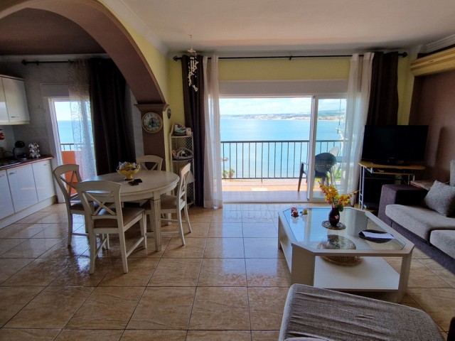 Apartamento con 3 Dormitorios  en Estepona