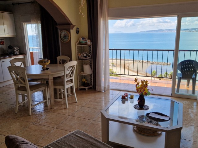 Apartamento con 3 Dormitorios  en Estepona