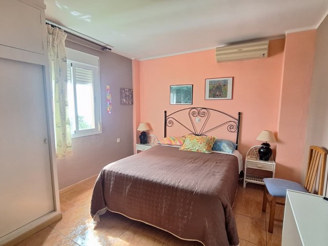 Apartamento con 3 Dormitorios  en Estepona