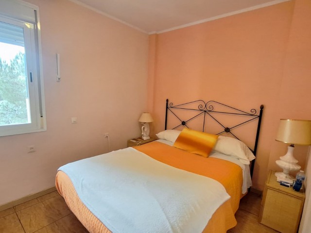 Apartamento con 3 Dormitorios  en Estepona