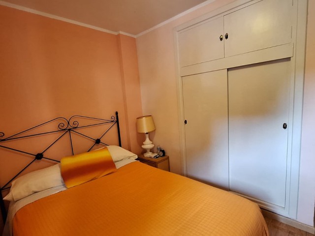 Apartamento con 3 Dormitorios  en Estepona