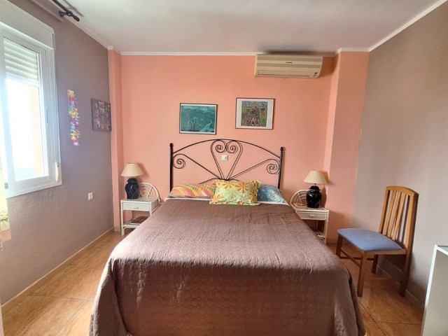 Apartamento con 3 Dormitorios  en Estepona