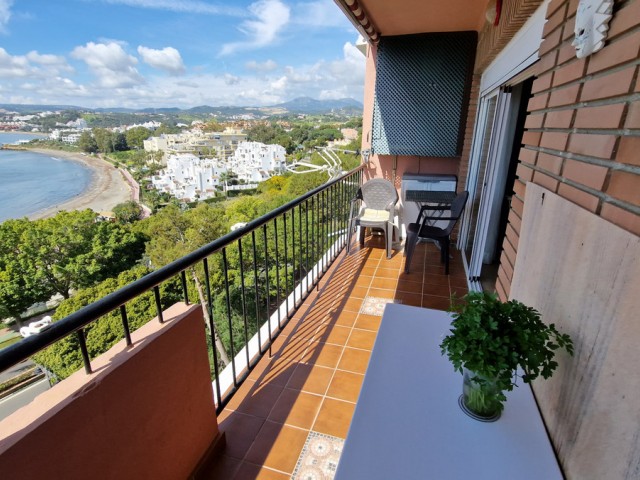 Apartamento con 3 Dormitorios  en Estepona