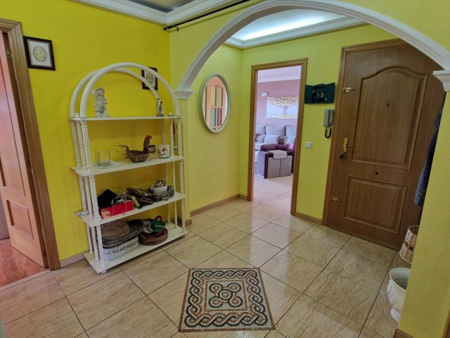 Apartamento con 3 Dormitorios  en Estepona