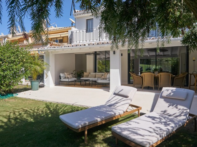 4 Schlafzimmer Reihenhaus in Nueva Andalucía