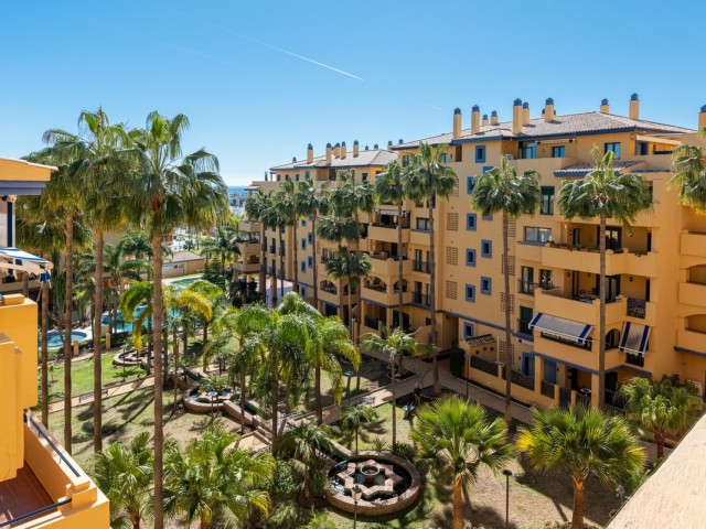 Apartamento con 2 Dormitorios  en San Pedro de Alcántara
